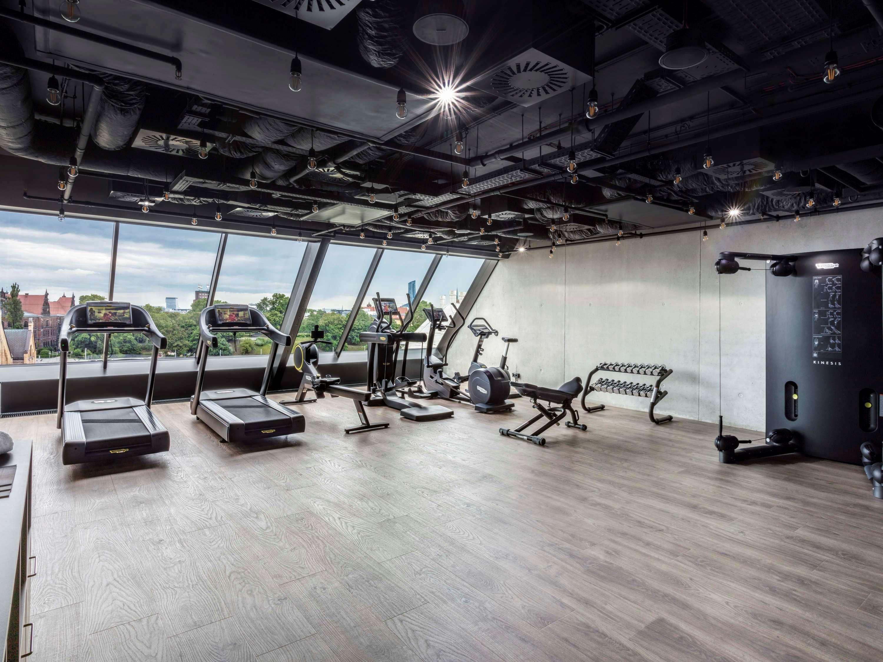 The Bridge Wroclaw - Mgallery Ngoại thất bức ảnh The gym at the top of the building