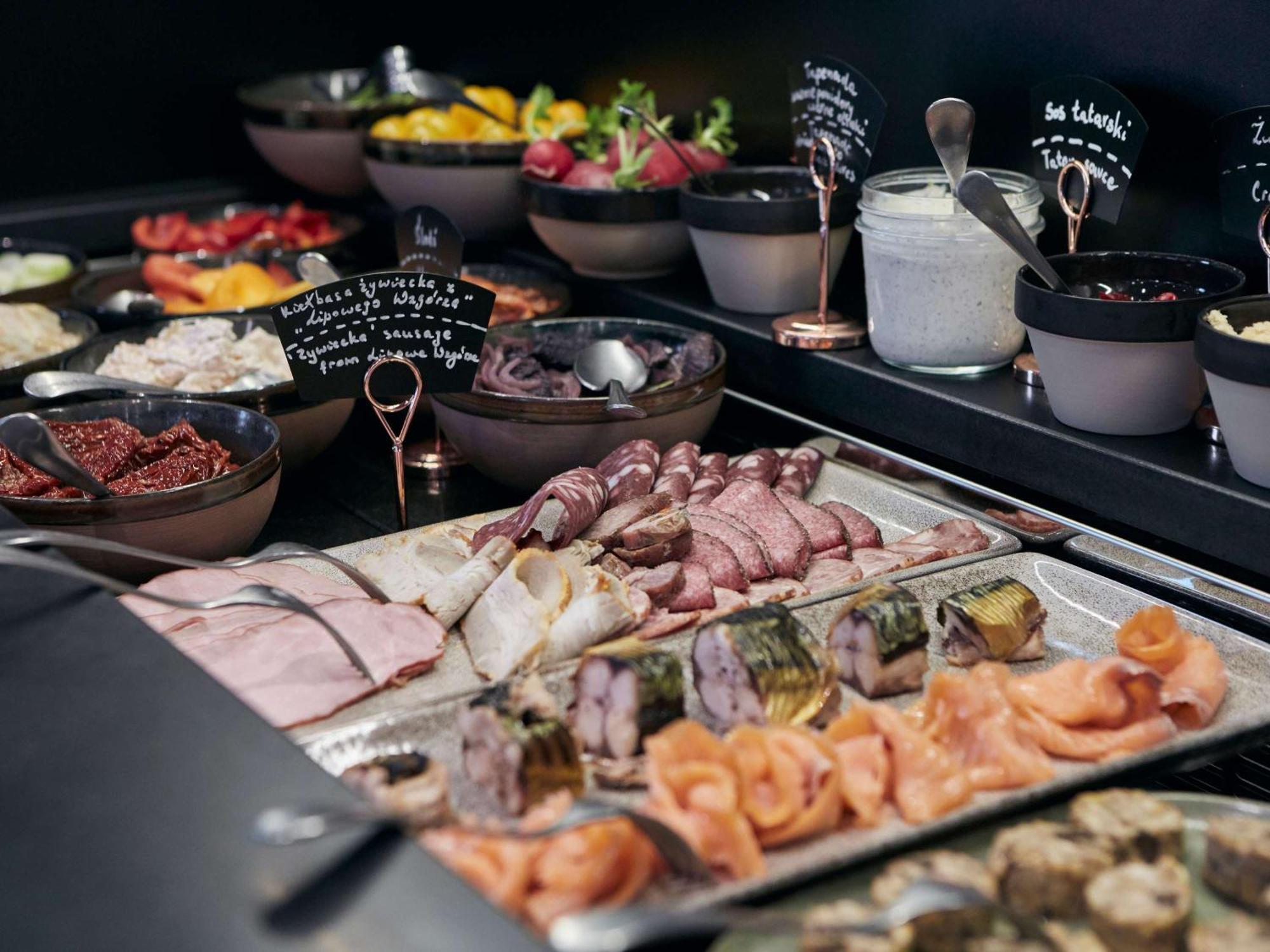 The Bridge Wroclaw - Mgallery Ngoại thất bức ảnh A buffet at a restaurant